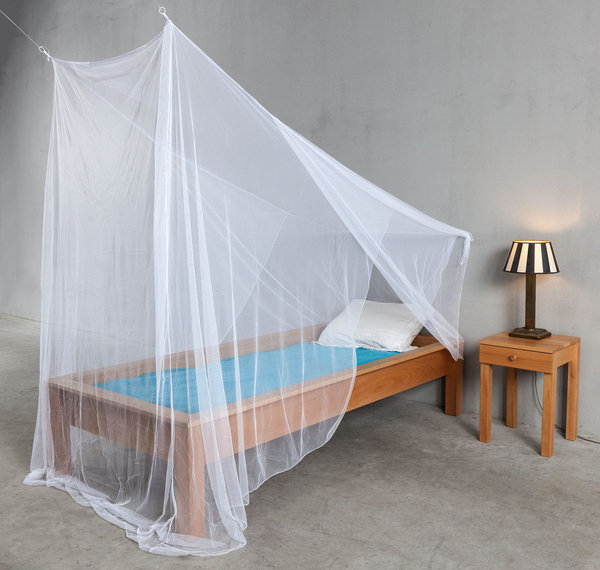 Special single bed mosquito net for sloping ceilings OBLIQUE with 256 mesh.