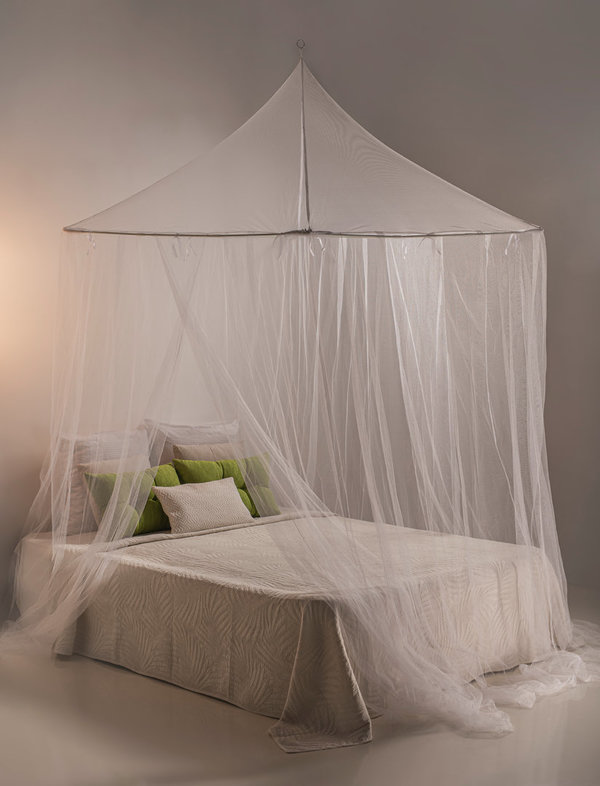 Mosquito net for double bed KUBE white, with one fastening point, square 150 cm wide and 256 mesh.